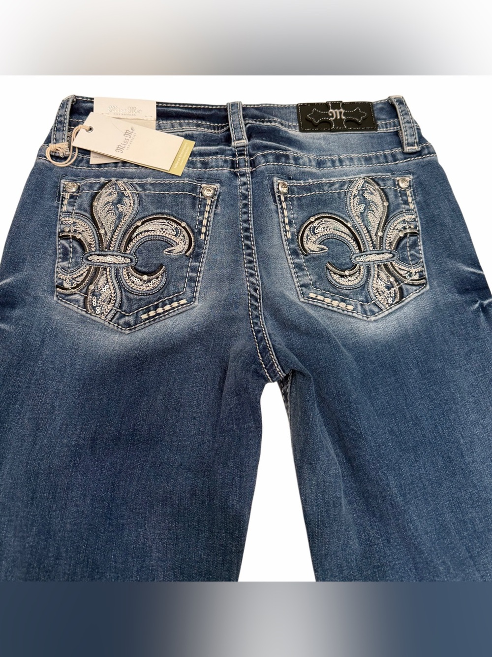 Miss Me Women’s Mid Rise Boot Cut Blue Wash Jeans Size 28x34 NWT